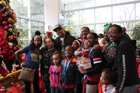 T.I. Spreads Holiday Cheer With His Family In Atlanta!