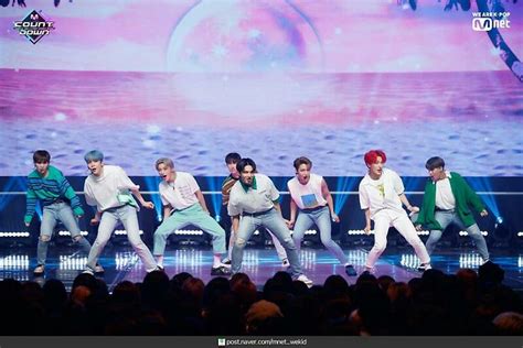 Pin By Yuliya Va On Ateez Movie Posters Movies Concert