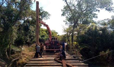 Na Divisa De Porto Murtinho Jardim Ponte Sobre O Rio Perdido Passa