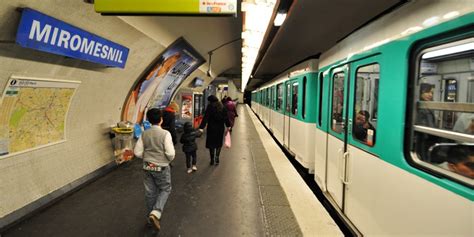 Moving around in Paris using public transport - Explore With Vandy