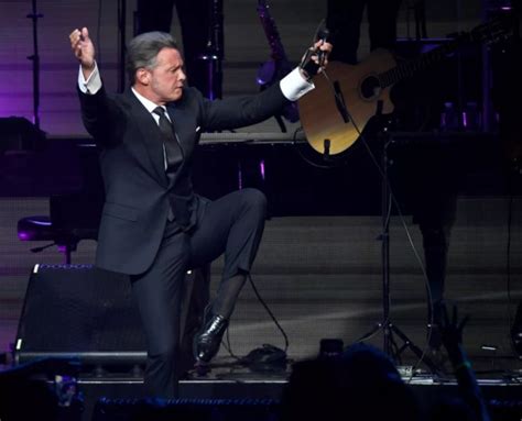 De Regreso A Los Escenarios Luis Miguel Con Una Gira En 2023