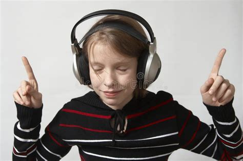 Luister Aan Muziek Stock Foto Image Of Kinderen Kinderjaren 4008824