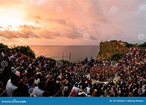 Enjoy the Sunset with the Kecak Dance at Uluwatu Editorial Stock Image - Image of memories ...