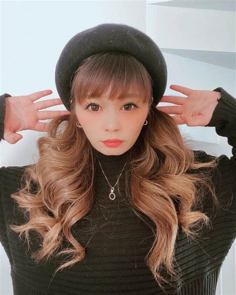 宮下美恵さんのインスタグラム写真 宮下美恵instagram「あー ヘアカラーしたい😭😭😭 いよいよ昼間の光はヤンキー色になってる