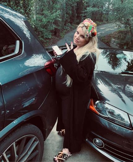 Jessica Simpson Shows Off Her Glowing Baby Bump In Bikini Pic Perez Hilton