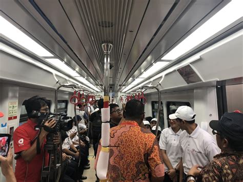 Layanan LRT Kelapa Gading Velodrom Berstandar Dunia Kompas Id