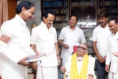 Telangana Cm Meets Dmks Stalin In Bid To Form A Federal Front Mint