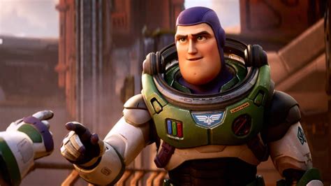 Filme ‘lightyear é Banido De Países Do Oriente Médio Por Beijo Lésbico