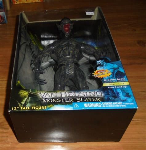 Van Helsing Monster Slayer DRACULA BEAST Boxed Action Figure Jakks 2004