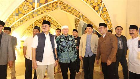 Ridwan Kamil Ceritakan Momen Unik Di Masjid Al Jabbar Kepada TGB Ini