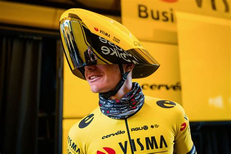 El Visma Lease A Bike Estrena En La Tirreno Adriático Un Casco Giro Que