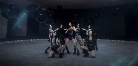 PURPLE KISS Fait Son Comeback Avec Le MV De MemeM K GEN