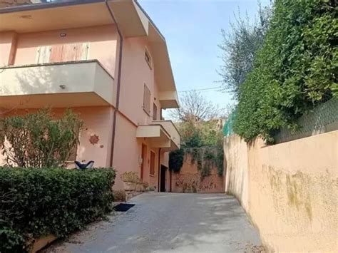 Vendita Villa Unifamiliare In Via Aprile Monte Porzio Ottimo Stato