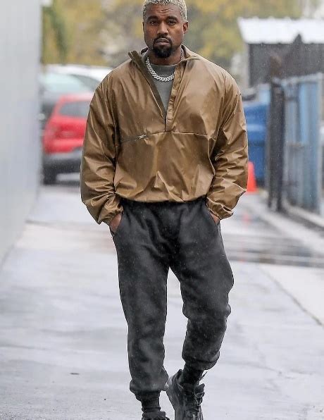 Kanye West flashes onlookers during Venice boat ride | MorungExpress | morungexpress.com