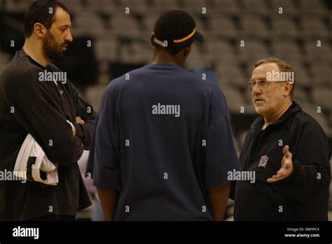 Kings Chris Webber Vlade Divac Hi Res Stock Photography And Images Alamy