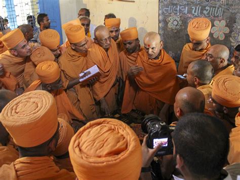 18 October 2016 HH Mahant Swami Maharaj S Vicharan Dhari India