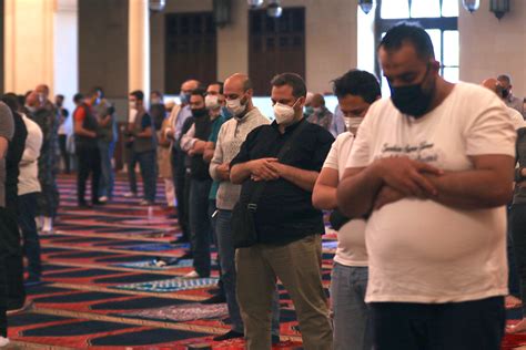 In Pictures Worshippers Return After Lebanon Relaxes Coronavirus