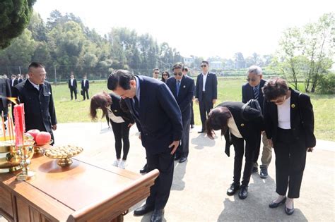 馬英九赴湖南祭祖數度落淚 祭文提「兩度當選中華民國總統」 上報 Line Today