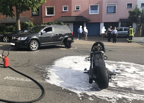 Pol Me Vorfahrt Missachtet Motorradfahrer Schwer Verletzt Haan