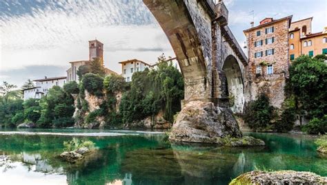 Cividale Del Friuli Con Un Ledwall Mobiled Per I 100 Anni Dalla