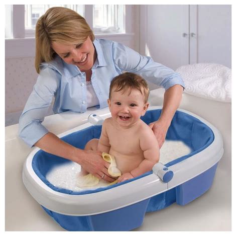 Le bain de bébé conseils et accessoires