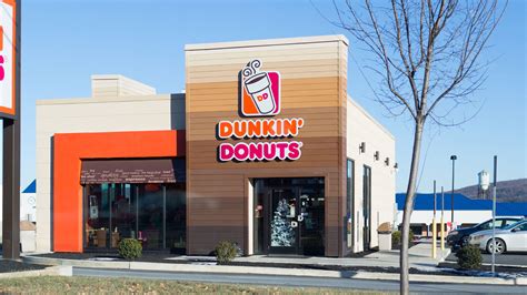 Im A Dunkin Employee The Truth About Where Our Donuts Really Come