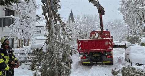 Schnee Chaos am Wochenende 785 Einsätze der Feuerwehr München