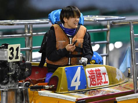 遠藤エミが毒島誠との3着争いに競り勝つ 2回戦の枠番抽選では1枠ゲットの幸運／大村sg ボート写真ニュース 日刊スポーツ