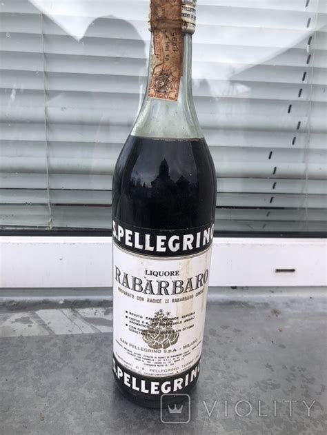 Литровая бутылка Pellegrino Liquore Rabarbaro, ликера, сделанного из ...