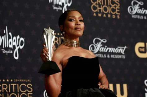 All The Deets Behind Angela Bassetts Winning Critics Choice Awards Look