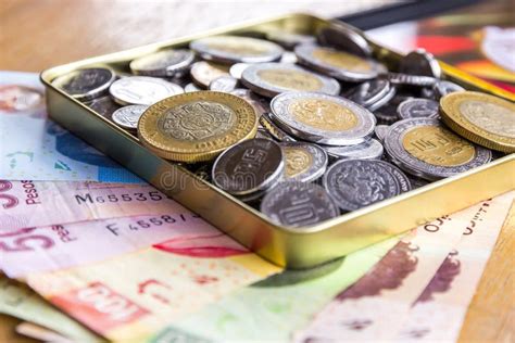 Geld Mexikanische Pesos Ein Budget Machend Stockfoto Bild Von