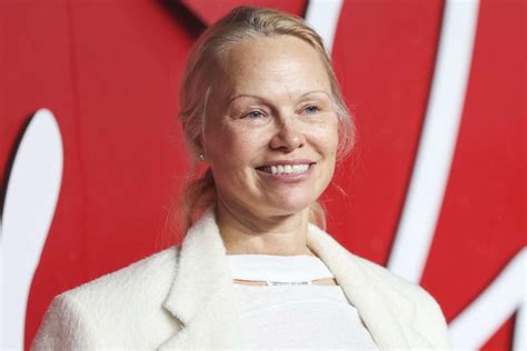 Pamela Anderson Makes Another Makeup Free Appearance On Fashion