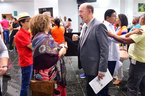 Aposentados E Aposentados Cobram O Fim Do Confisco