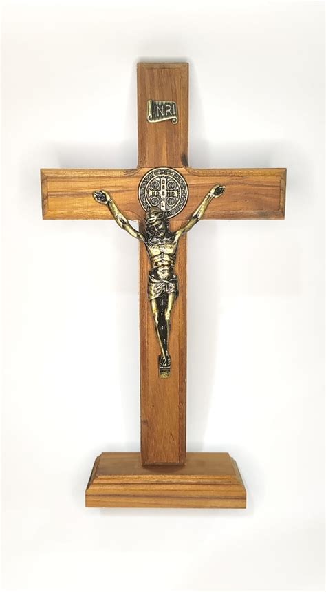 CRUCIFIXO MADEIRA P MESA SÃO BENTO 25 CM Distribuidora Maranatha