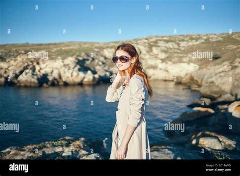 Rothaarige frau in bikini Fotos und Bildmaterial in hoher Auflösung Alamy