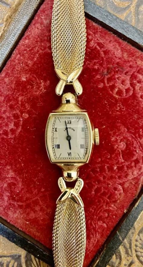 Vintage Lady Elgin 14k Gold Filled Watch Gem