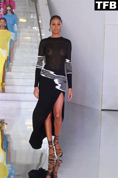 Joan Smalls Flashes Her Nude Tits At The Missoni Fashion Show In Milan 6 Photos TheFappening