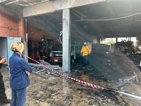 Bomberos Despiertan Con Incendio En Su Propia Estación De Lacofd En