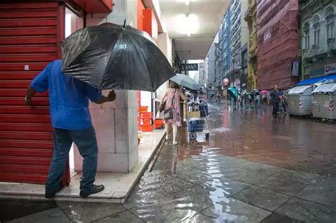 Ciclone extratropical causa alagamentos no RS e SC cidades têm mais de