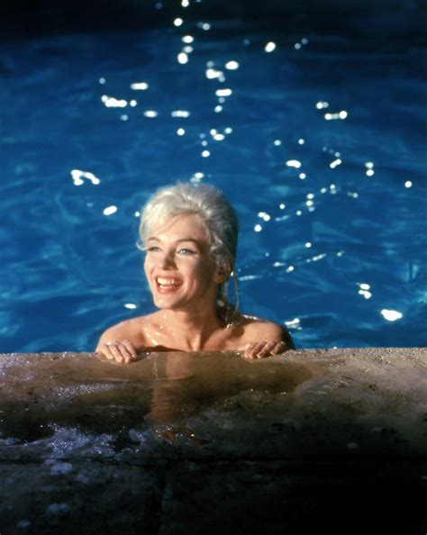 MARILYN MONROE UNSEEN NUDE IN POOL SGTG 1 RARE 8x10 GalleryQuality