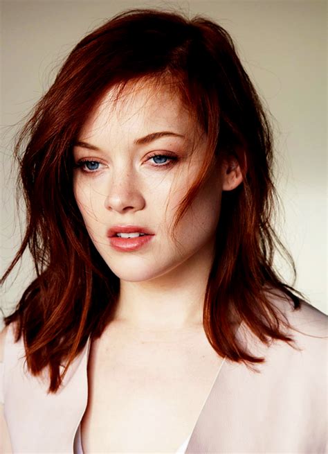 Jane Levy Dark Red Hair Jane Levy Auburn Balayage Beautiful Redhead