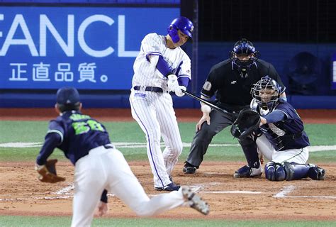 Dena森敬斗が自慢の快速飛ばす 神里の二塁打で一塁から一気に生還 プロ野球写真ニュース 日刊スポーツ