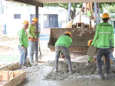 Julio Fuenmayor inspeccionó rehabilitación plaza Las Tres Marías