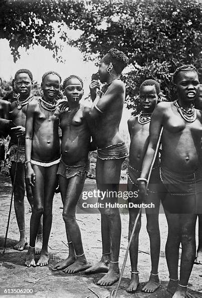 A Group Of Girls Of The Nuer Tribe Nachrichtenfoto Getty Images