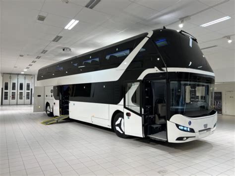 2023 NEOPLAN SKYLINER P06 Euro 6E V.I.P Class (Cream leather upholstery ...