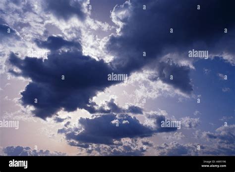 Drifting clouds hi-res stock photography and images - Alamy