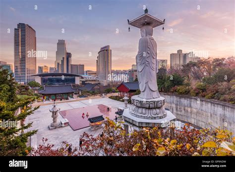 Seoul korea temple hi-res stock photography and images - Alamy