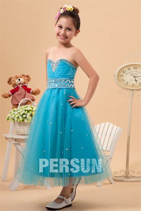 Robe mariage enfant bleu bustier coeur ornée de bijoux et de paillettes