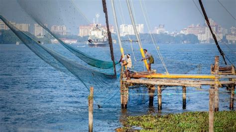 Premium Photo | Kochi india ocean coast landscape with chinese fishing ...