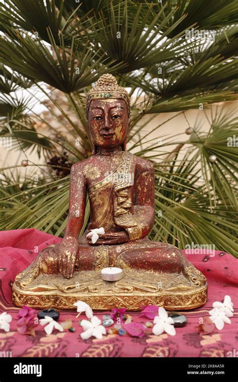 Siddhartha Gautama Buddha A Meaningful Statue Stock Photo Alamy